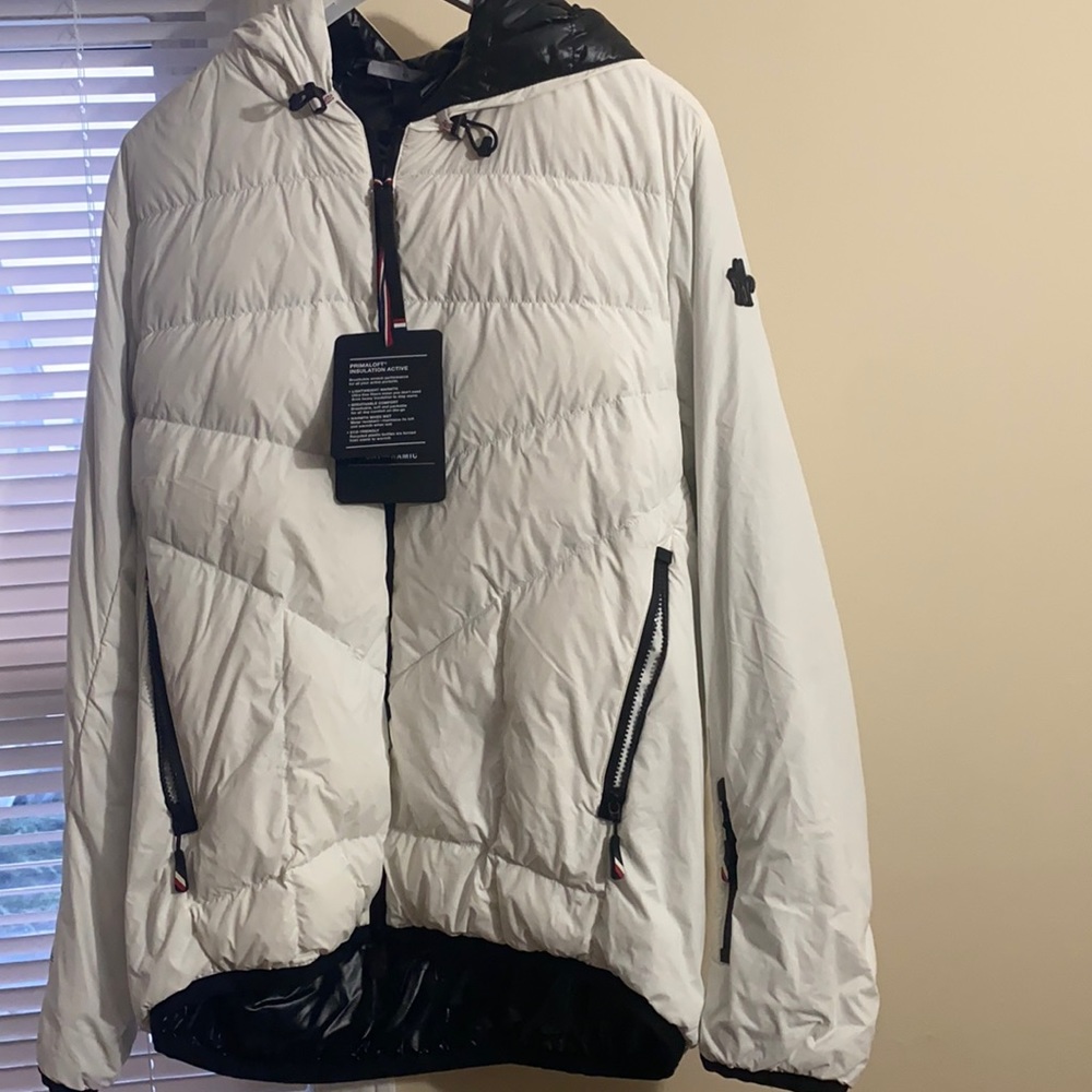 MONCLER GRENOBLE
Men's Porossan Short Down Jacket Size 4